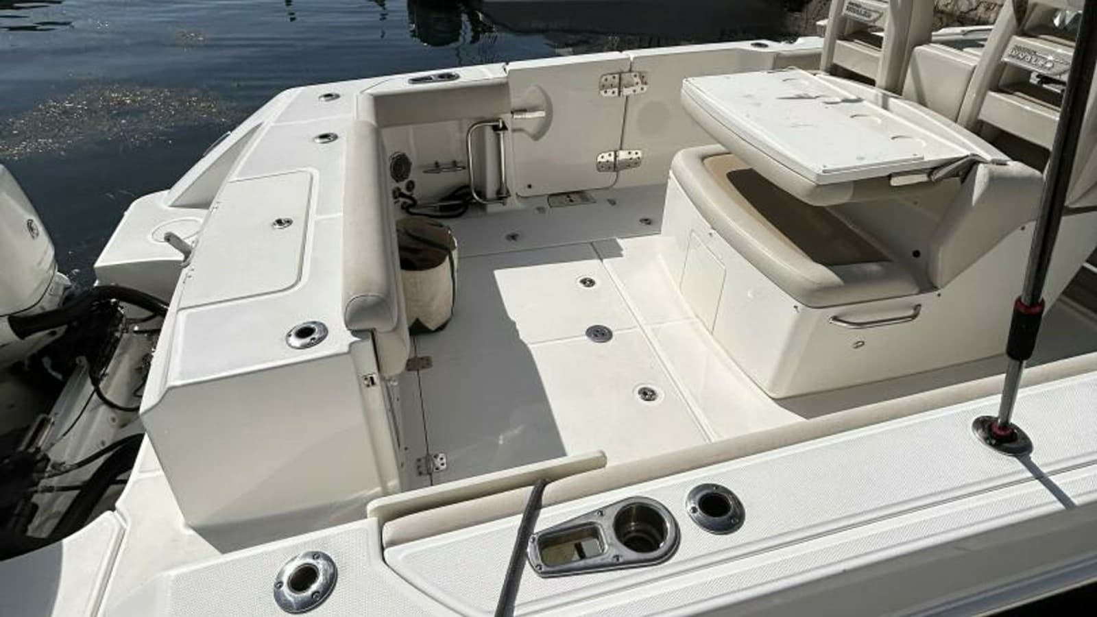 2017 33 Boston Whlaer 330 Outrage Cockpit (2)