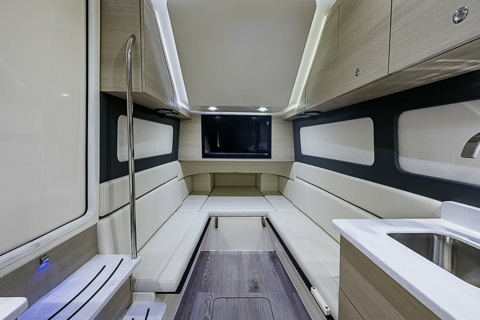 Scout 42 Maizey Blue - Interior Cabin