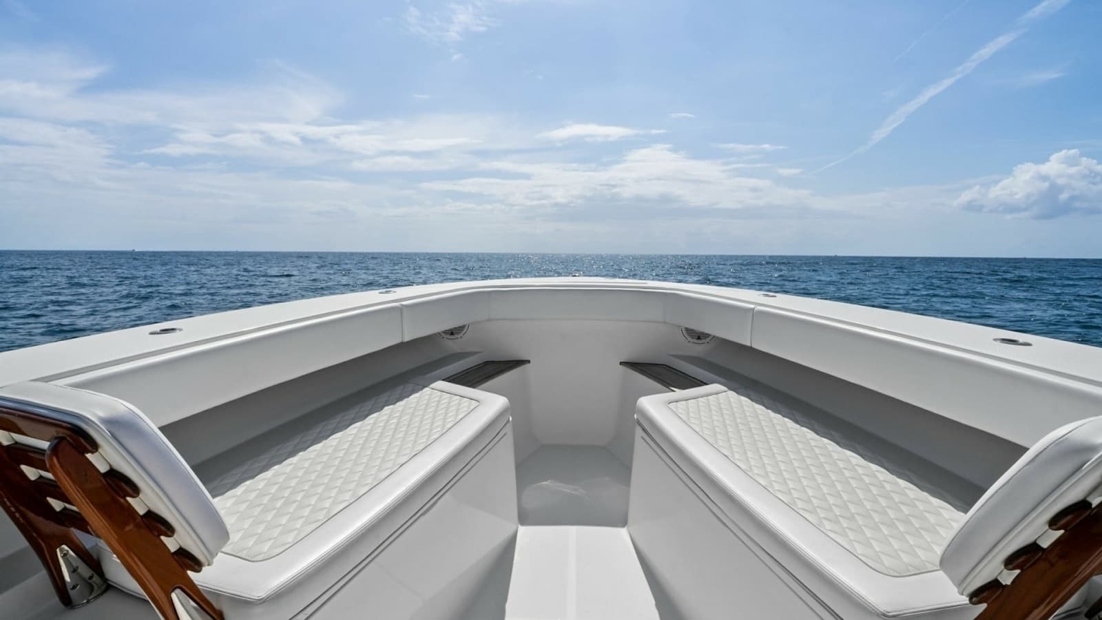2020 Jupiter 43 SF MENACE Bow Seating