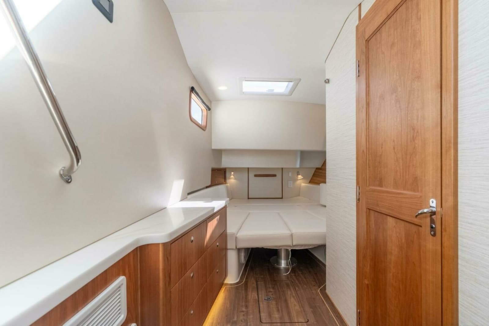 MJM 47X 47-003 - Cabin