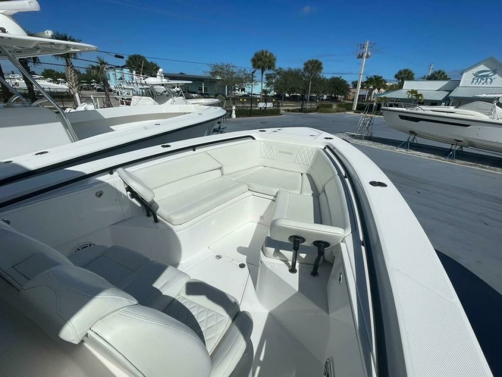 Everglades 335 Center Console -