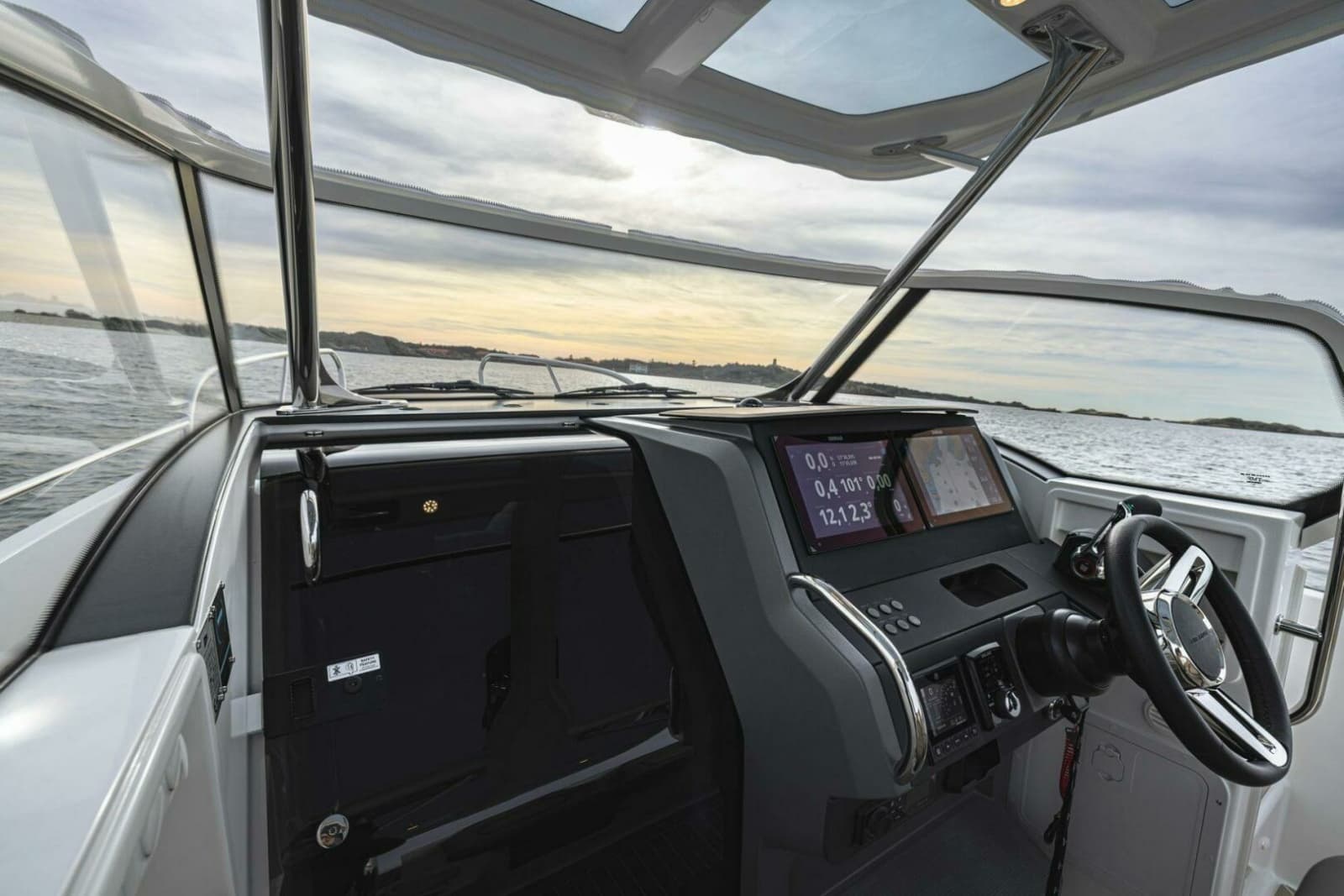 Nimbus TEnder 9 Helm