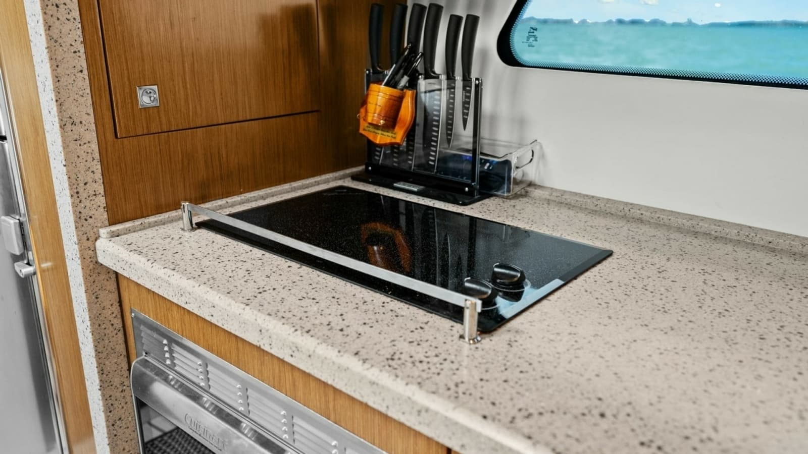 2014 Cruisers Yachts 48 Cantius