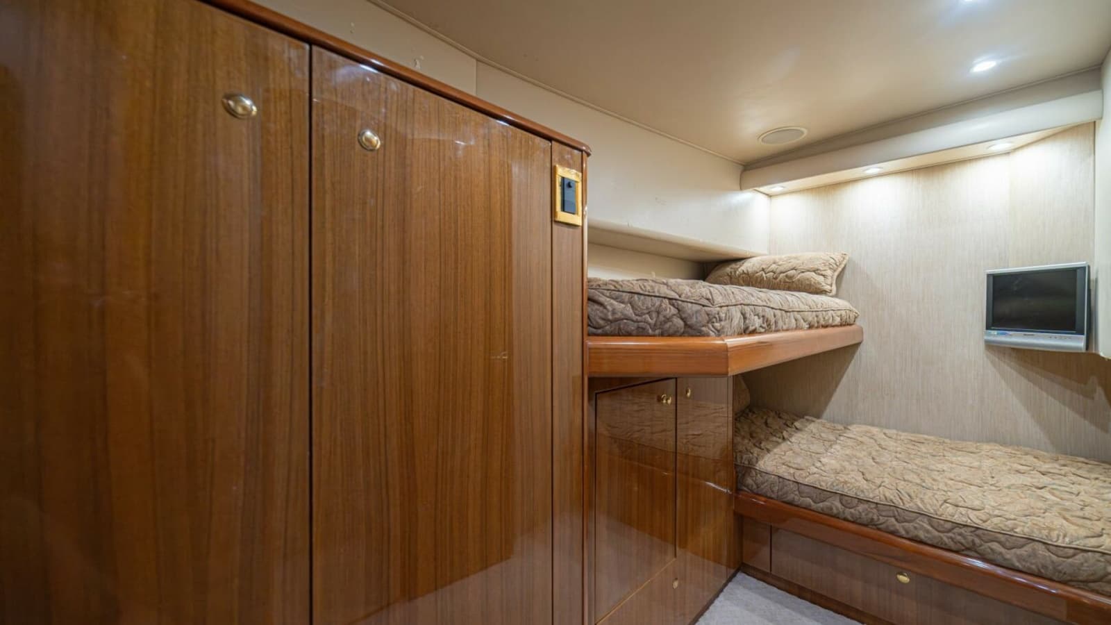2006 Viking 56 "Scandaloso"