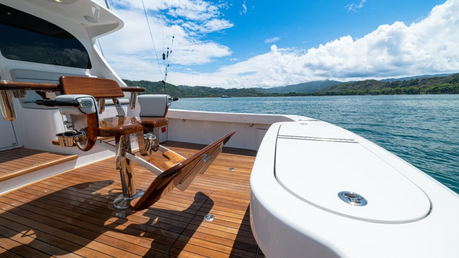2023 Viking 46 Billfish Cockpit