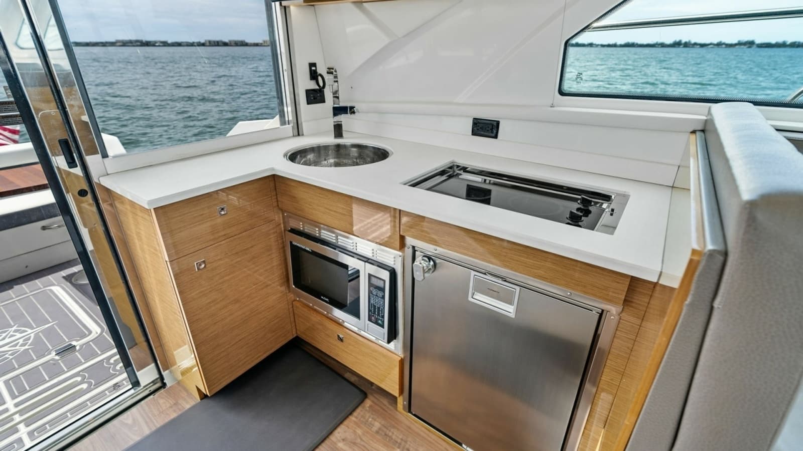 2019 Cruisers Yachts 42 Cantius 'Truly Ineffable'