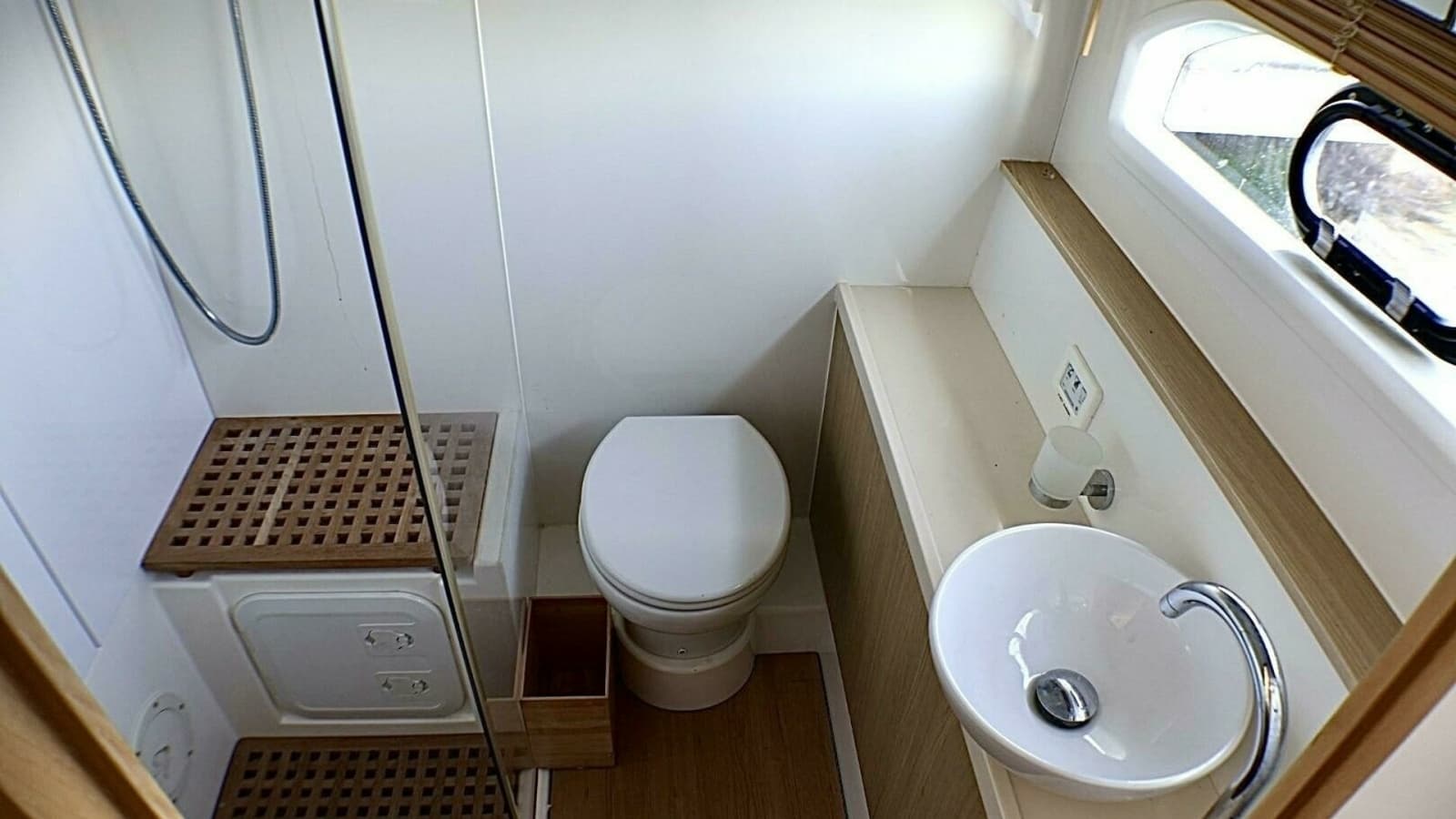 2018 Aquila 44 Catamaran- VIP (Port) Head