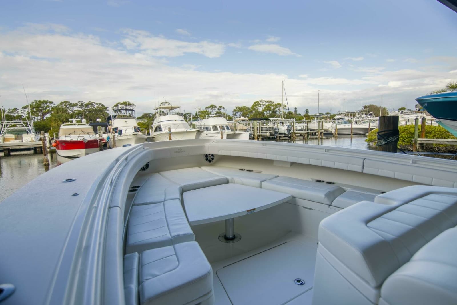 Regulator 41 - Miss Megan - Bow, Forward Seating