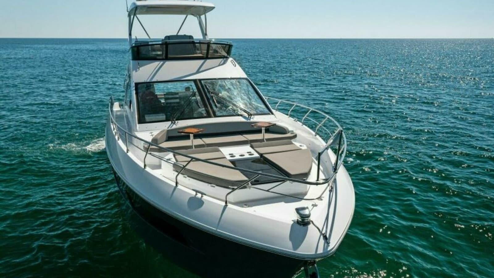 2023 Cruisers Yachts 60 Cantius Fly- Bow