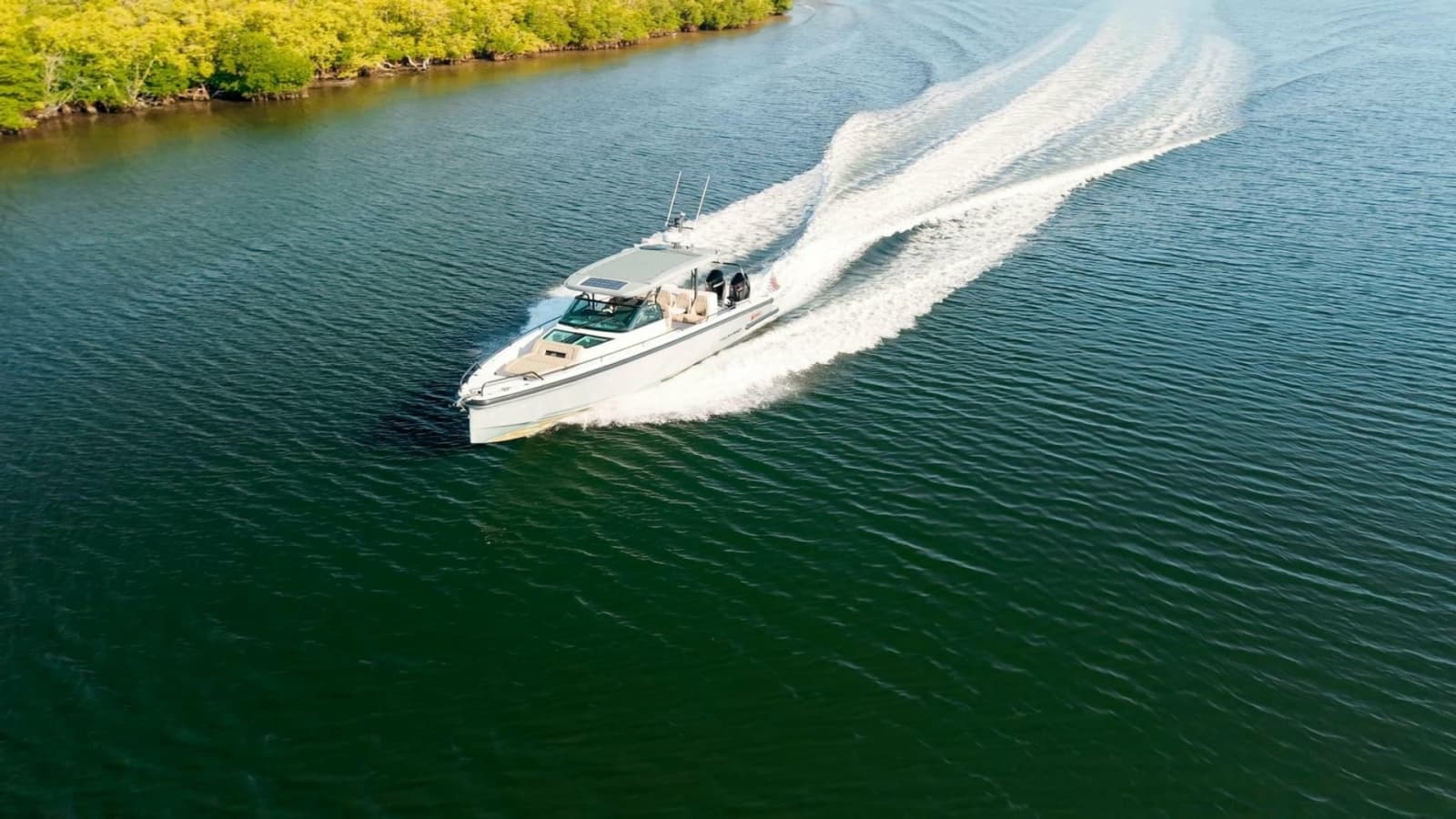 Axopar 37 - Exterior Profile