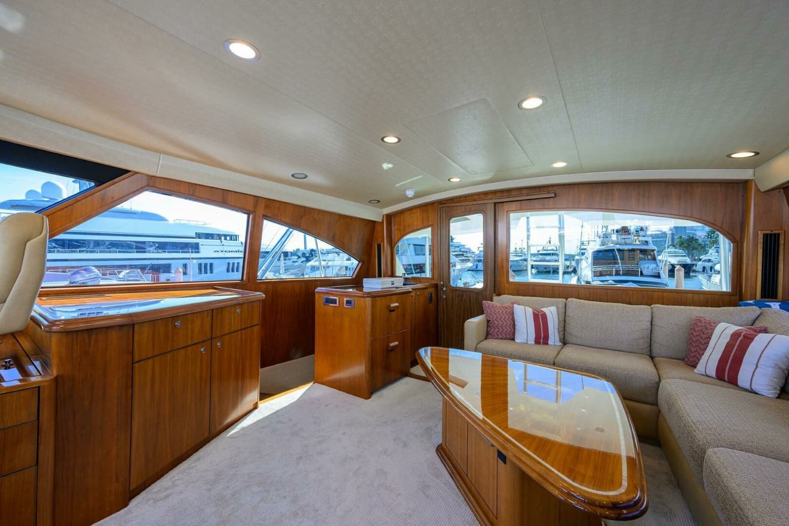Viking  92 SPECULATOR - Skybridge Helm Lounge