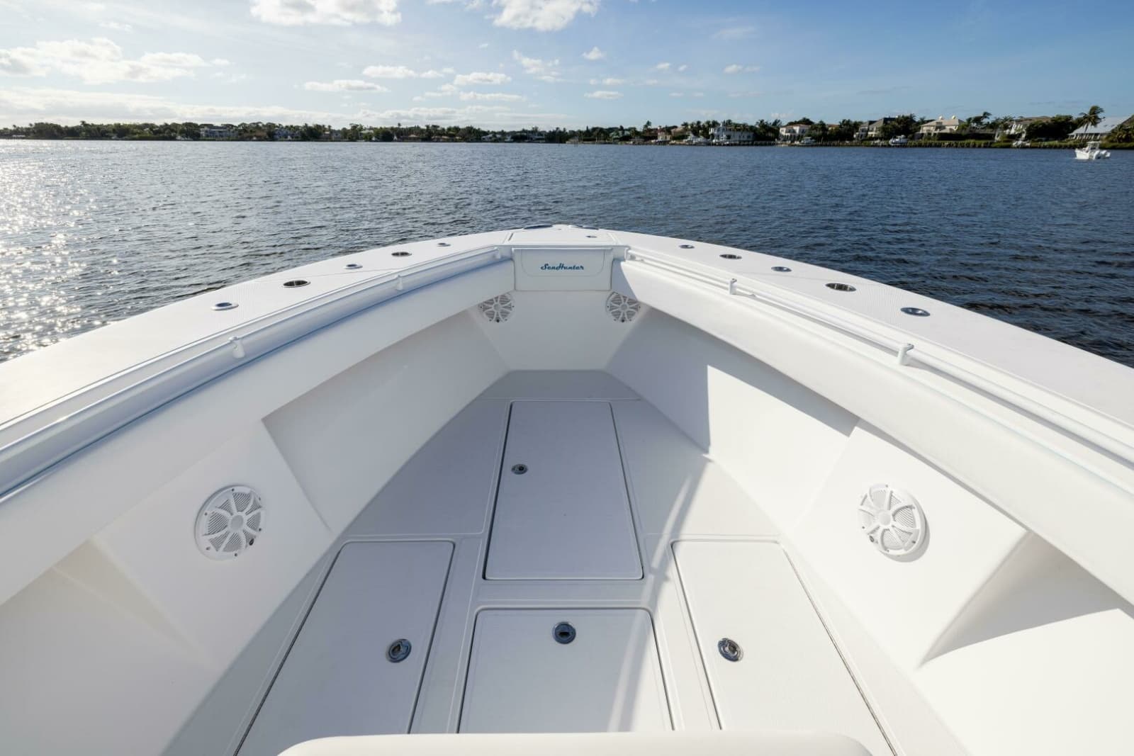 SeaHunter 33 Bloodline - Exterior Bow