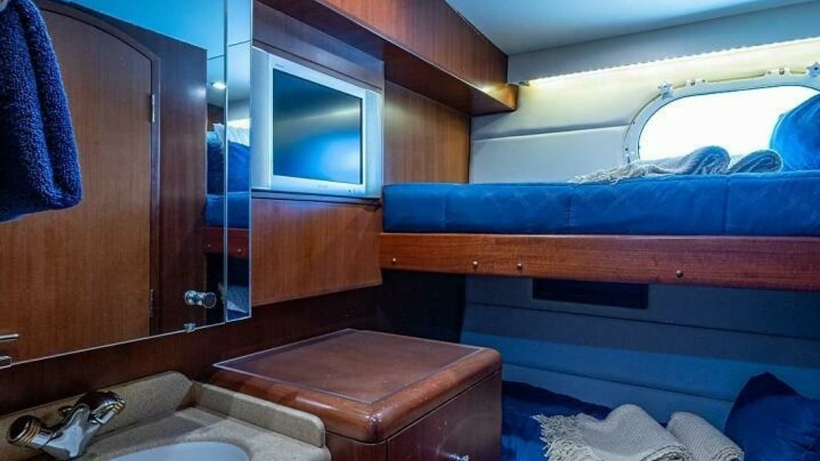 Cozy Guest Cabin with Bunks