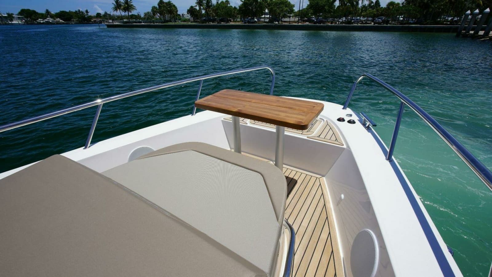 Nimbus Commuter 11 - Forward Seating
