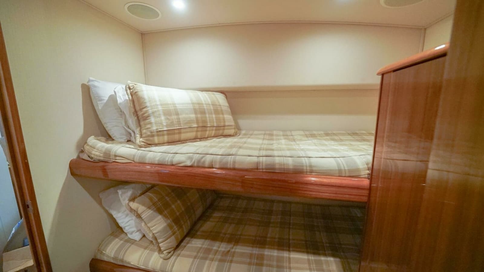 2007 Viking 45 Convertible Bad Habits