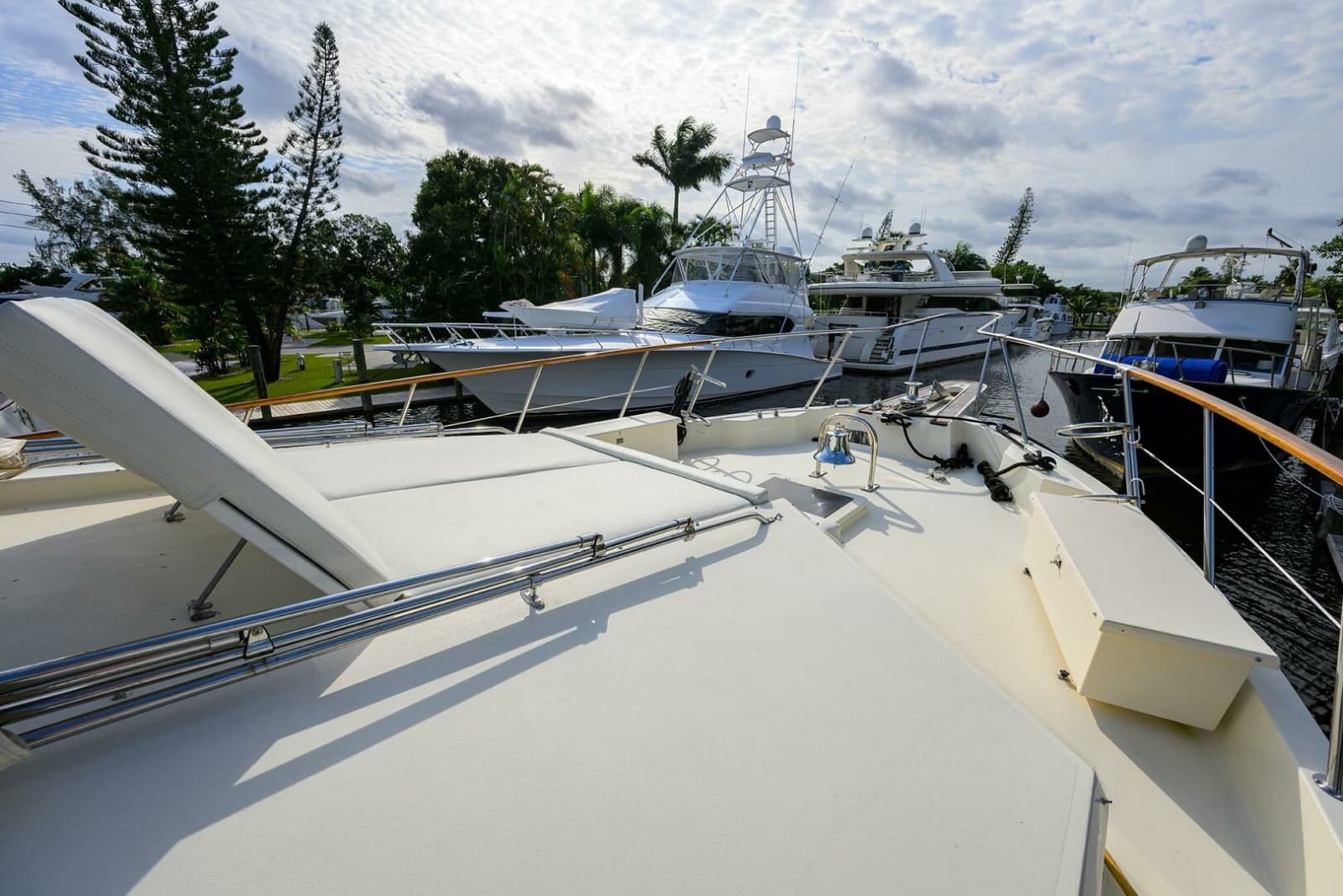 1991 Hatteras 78 Cockpit Motor Yacht