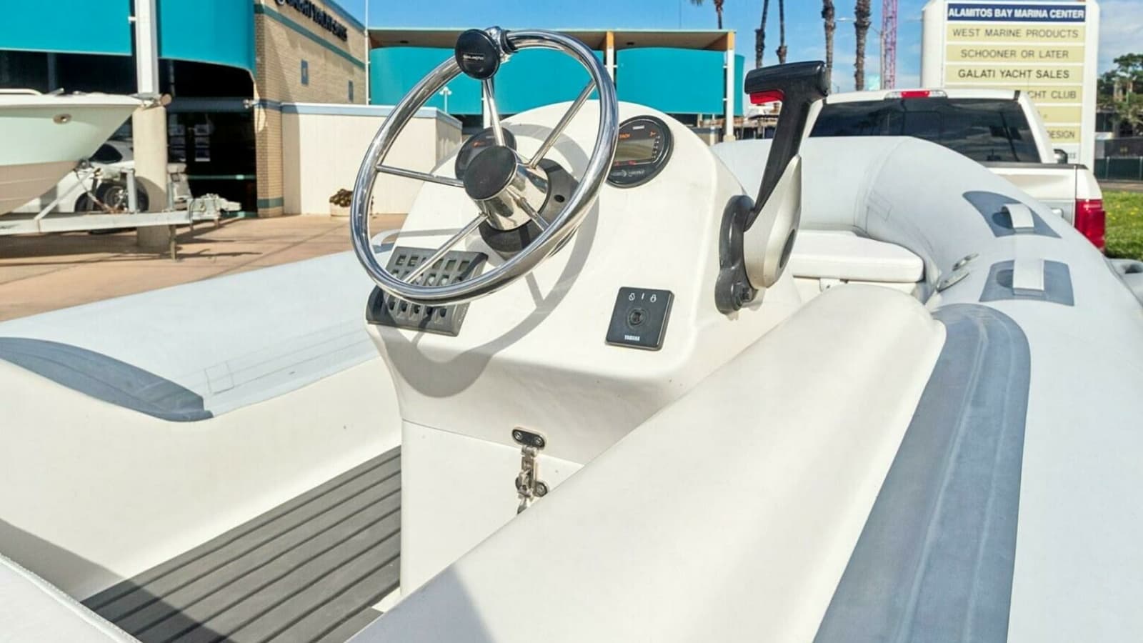 2000 Sea Ray 370 Express Cruiser "Sandie Lee" - Tender Helm Station
