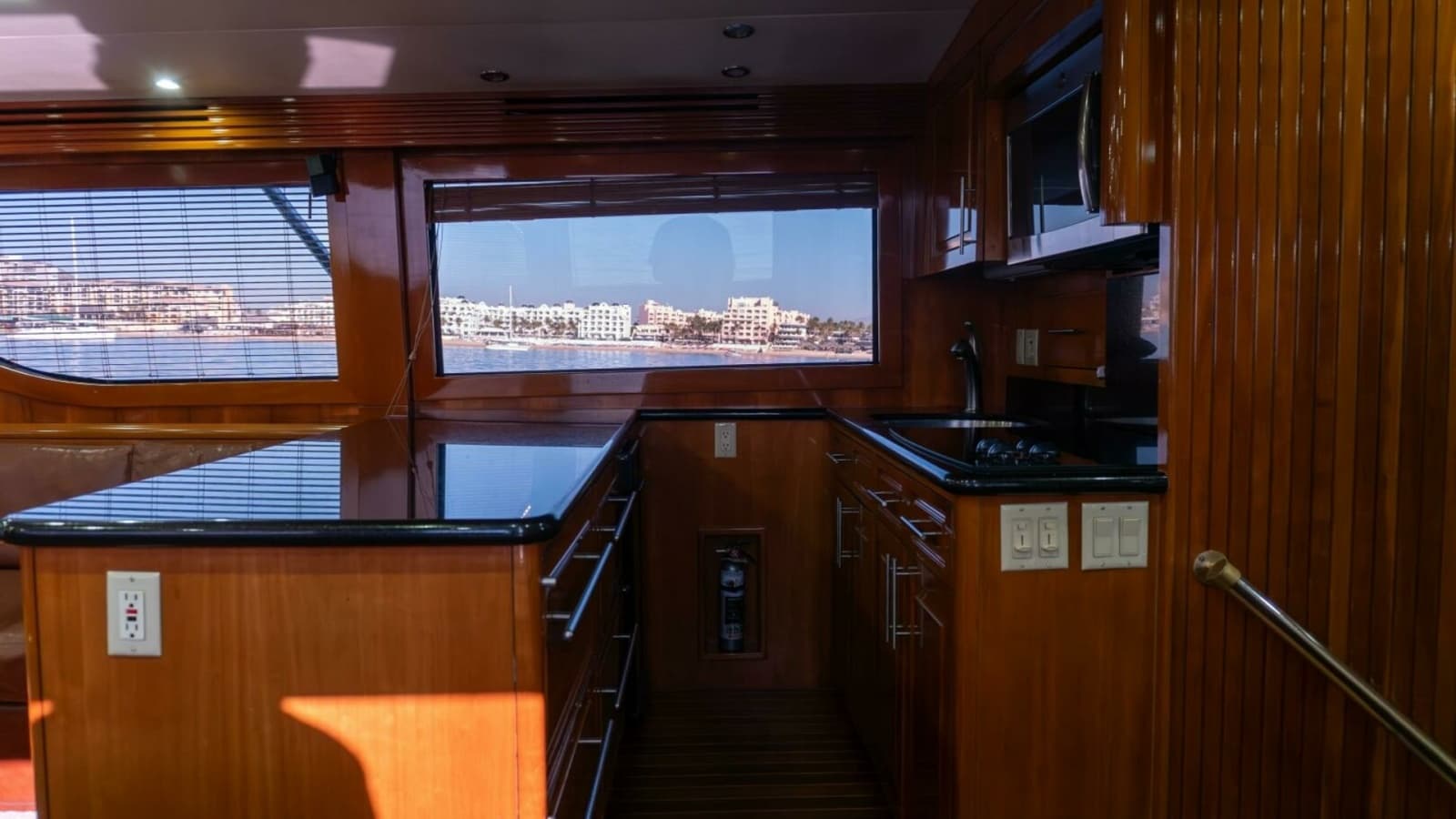 2001 Hatteras 60 Convertible - Sinyorita Salada