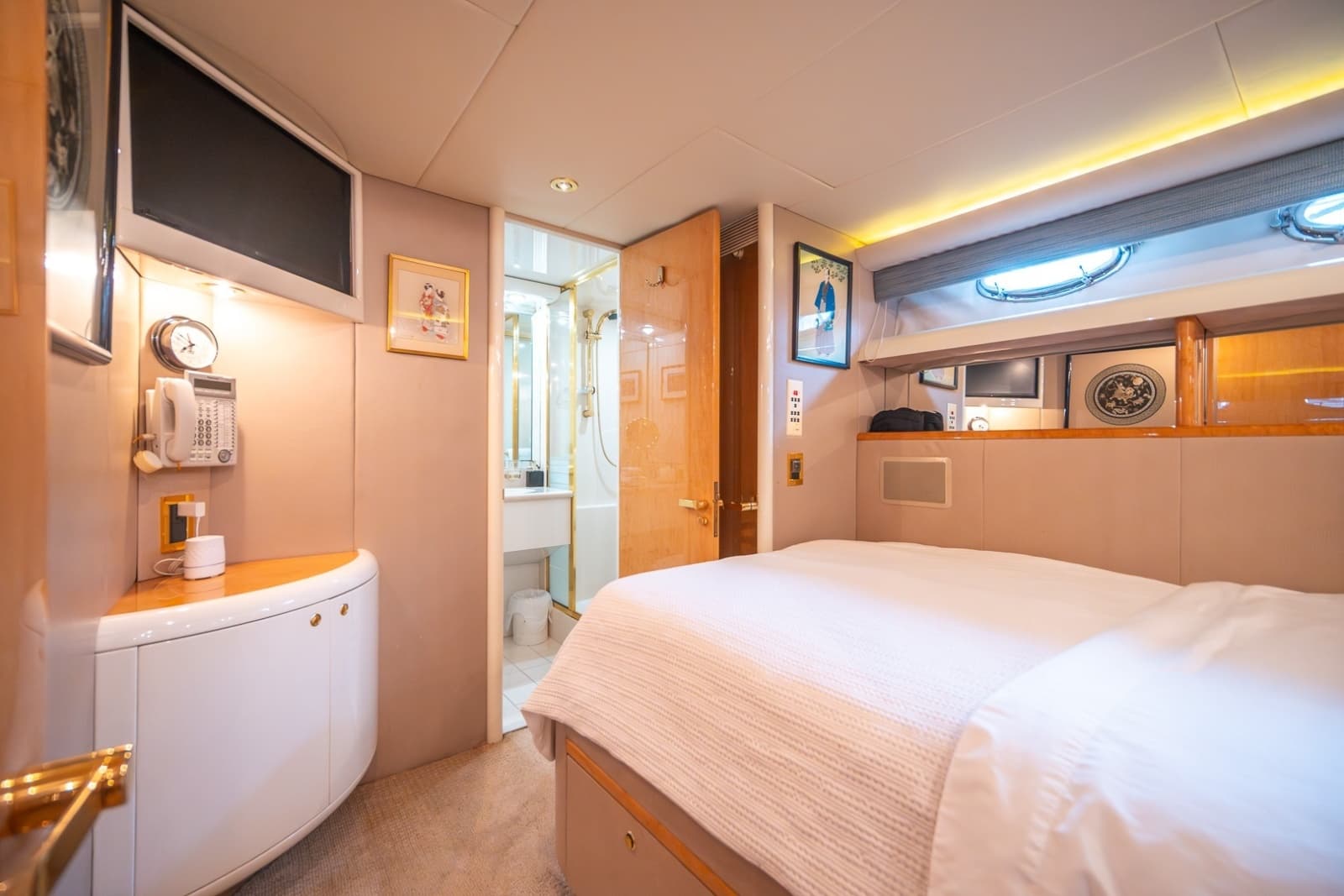Lazzara 76 - Dare to Dream - Stateroom