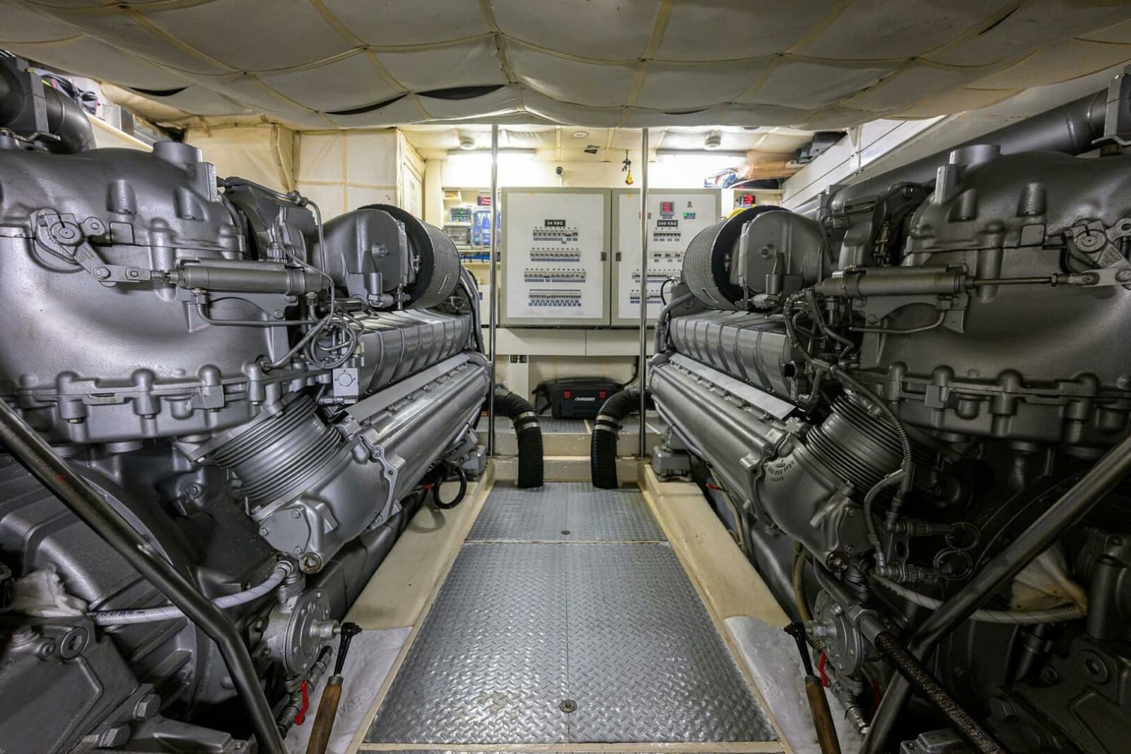 2009 Pershing 90 Express
