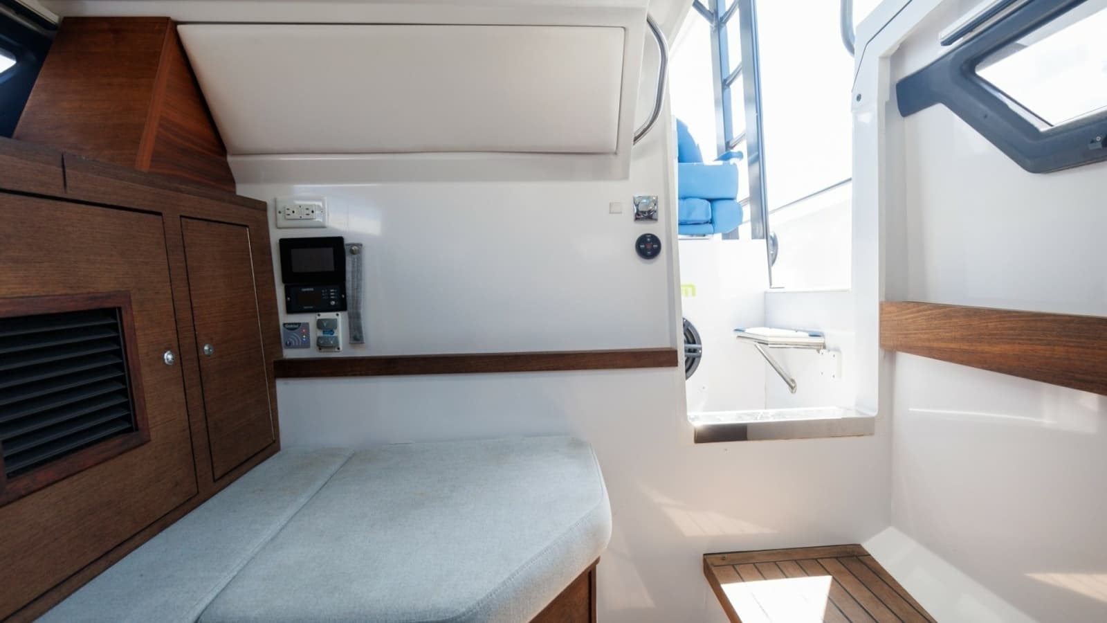 2019 Axopar 37 Sun Top