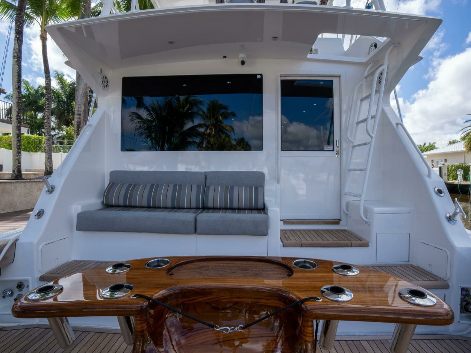 Viking 58 BAREFOOT - Cockpit