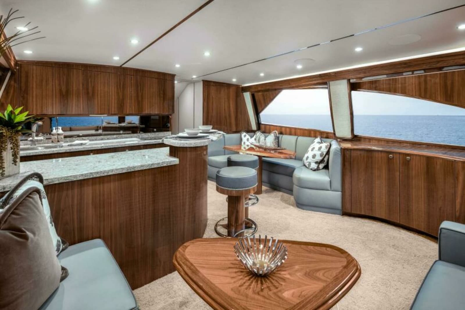 Viking 58 Convertible Salon