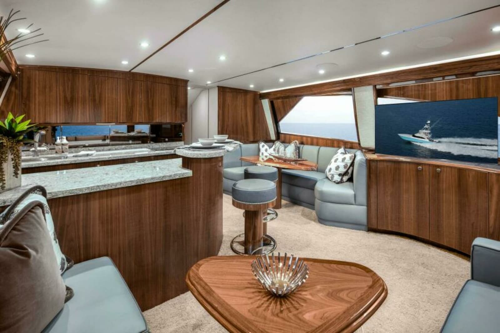 Viking 58 Convertible Salon
