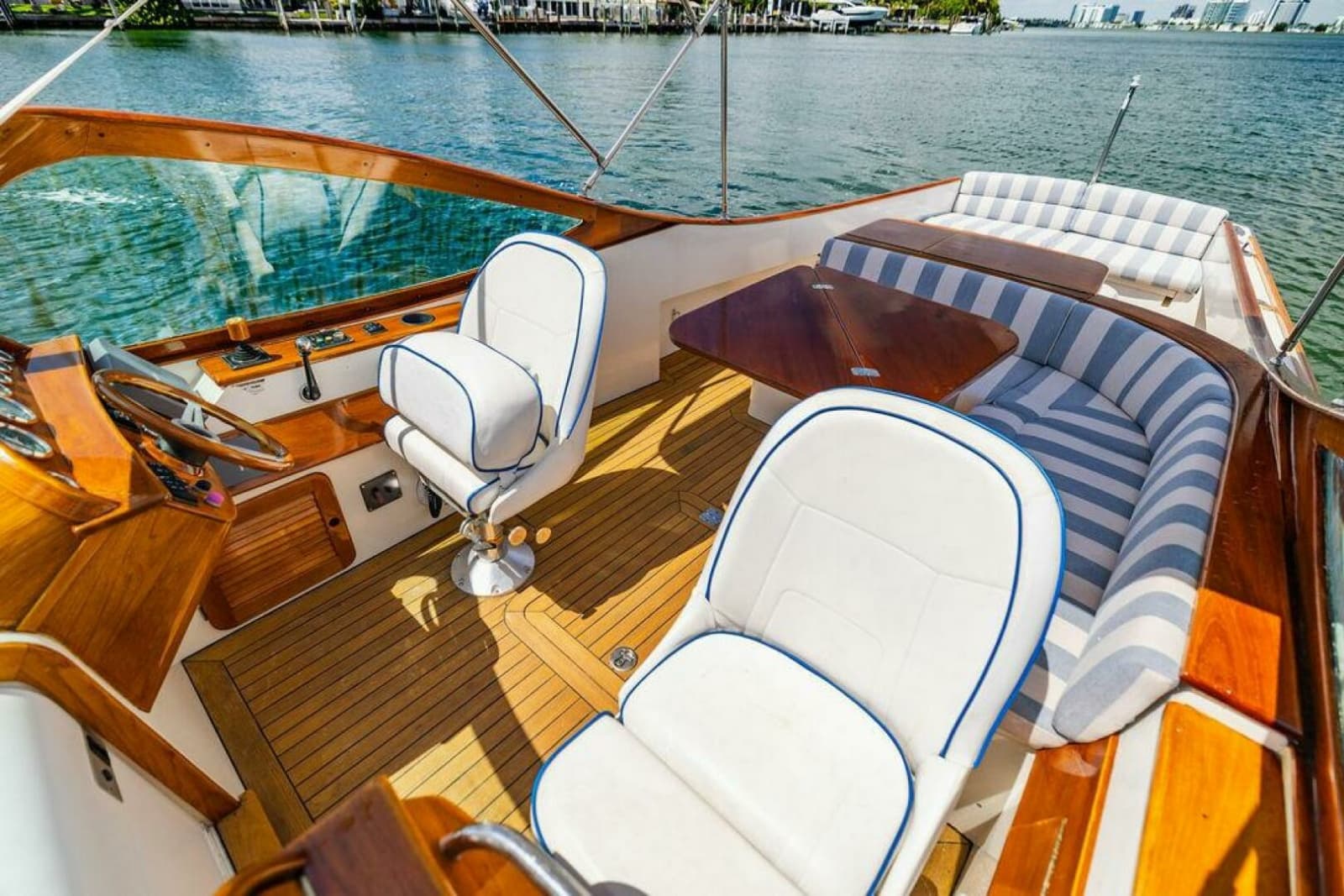 2004 Hinckley Talaria 29 R