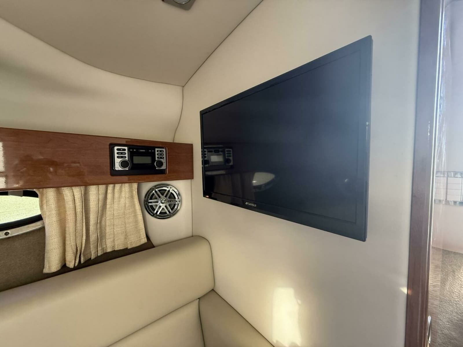 Formula 33 -  Cabin