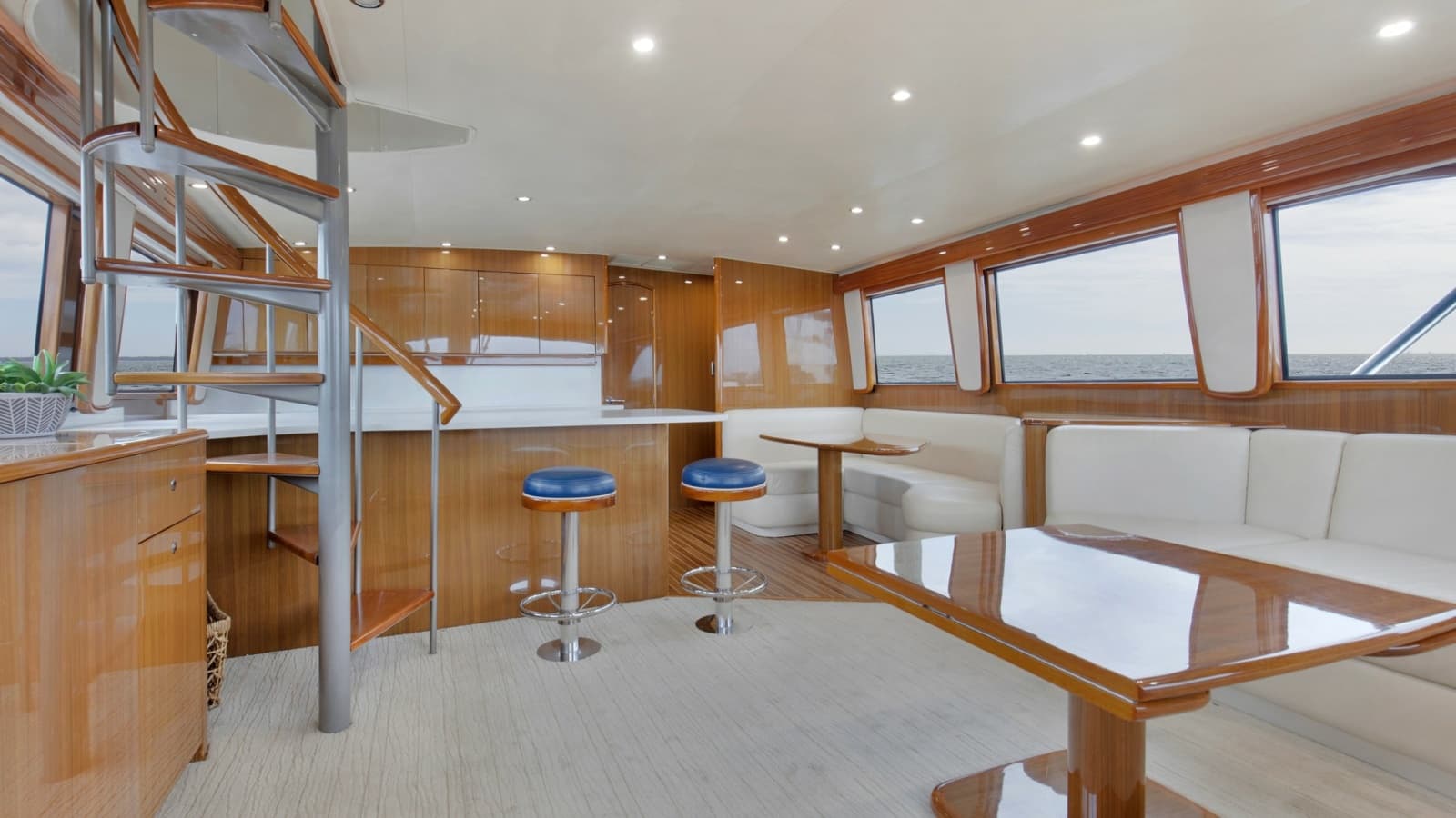 2007 74 Viking Enclosed Bridge Never Settle Salon (3)
