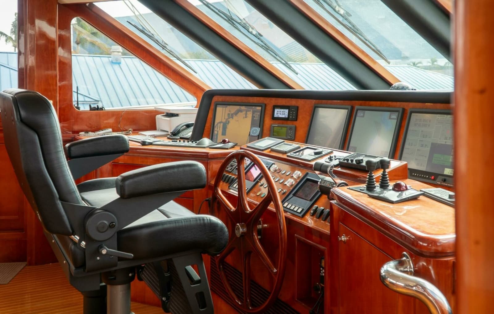 2005 Ocean Alexander 80 motoryacht