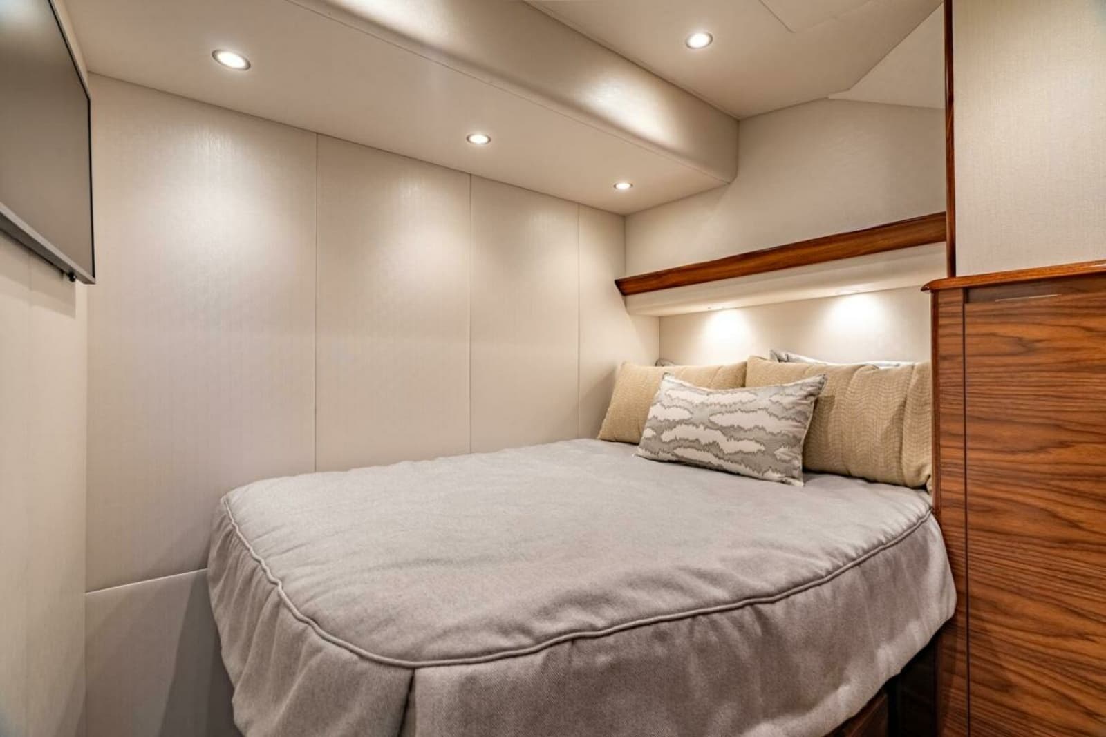 Viking 54 Sport Tower - Stateroom