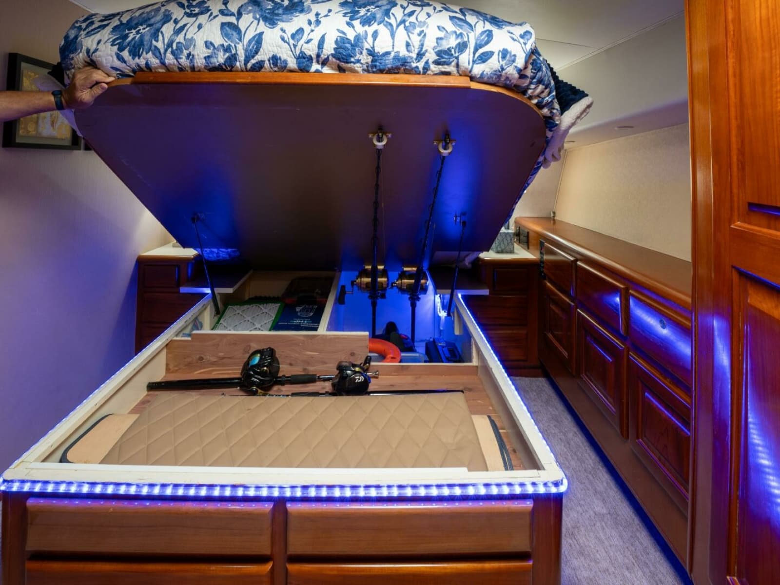 Viking 58 BAREFOOT - Stateroom Bow