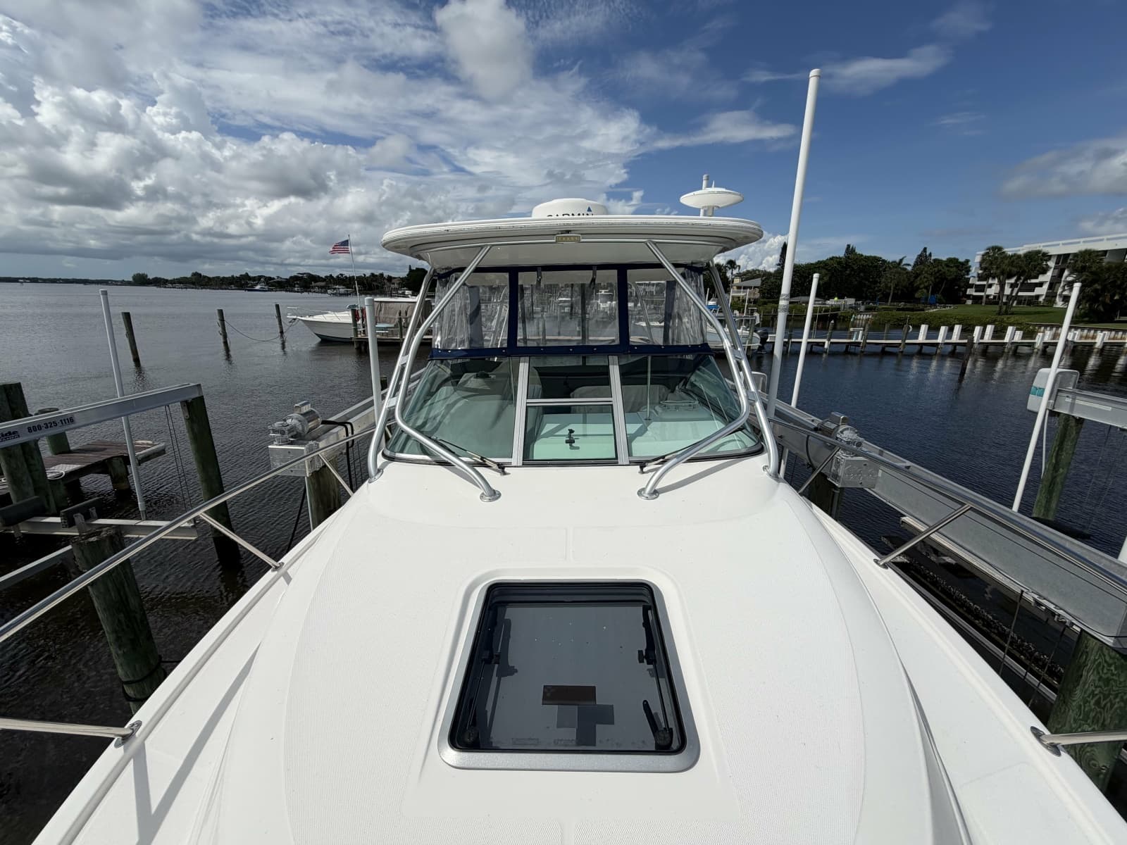 2016 Robalo R305