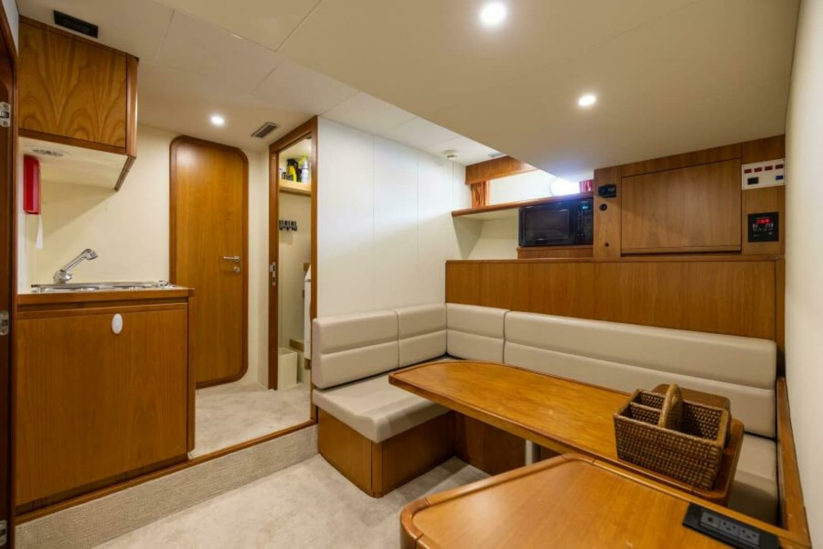 2001 Ferretti 94 Raised Pilothouse - Dreamchaser -Crew Quarters