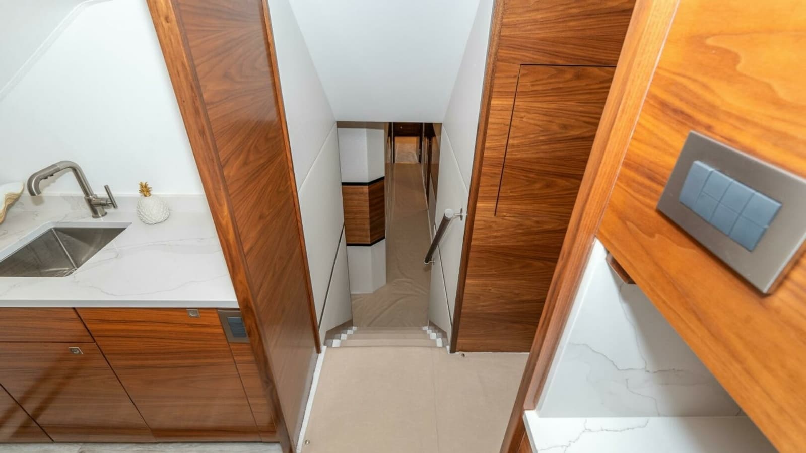 2025 Viking 90C "Zatara"