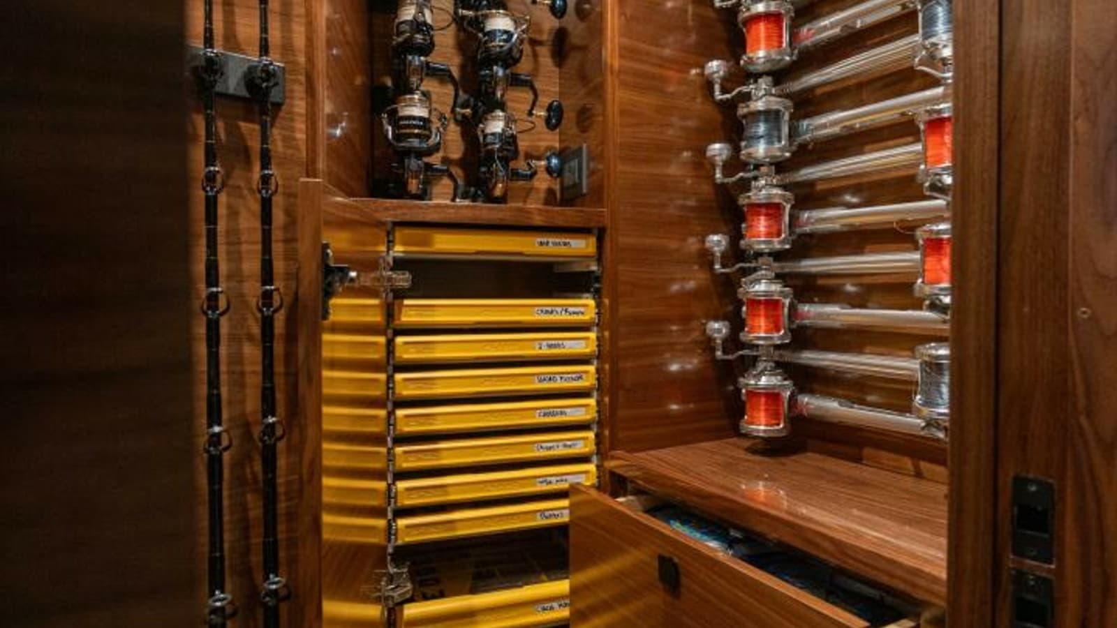 2025 82 Viking Convertible Boujie Tackle Room (7)