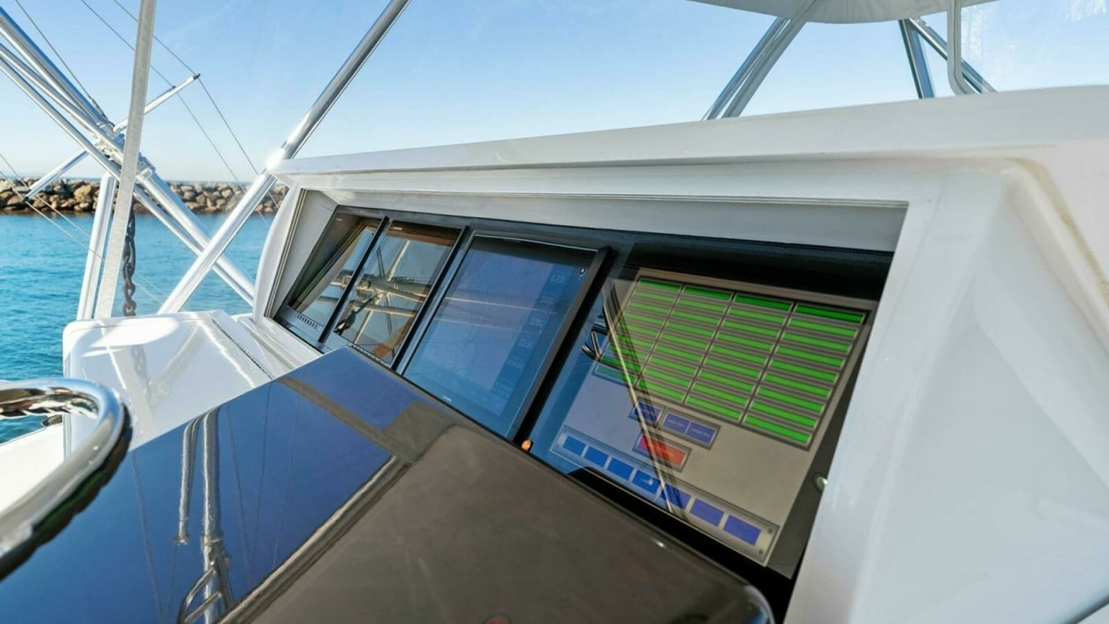 2007 Hatteras 64 Convertible CHUPACABRA Helm Electronics Station
