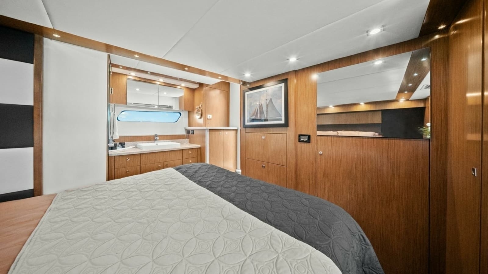 2014 Cruisers Yachts 48 Cantius