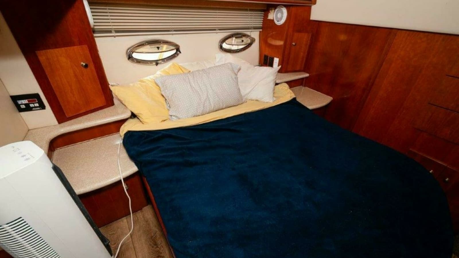 2002 Carver 444 CPMY- Graham's Enterprise