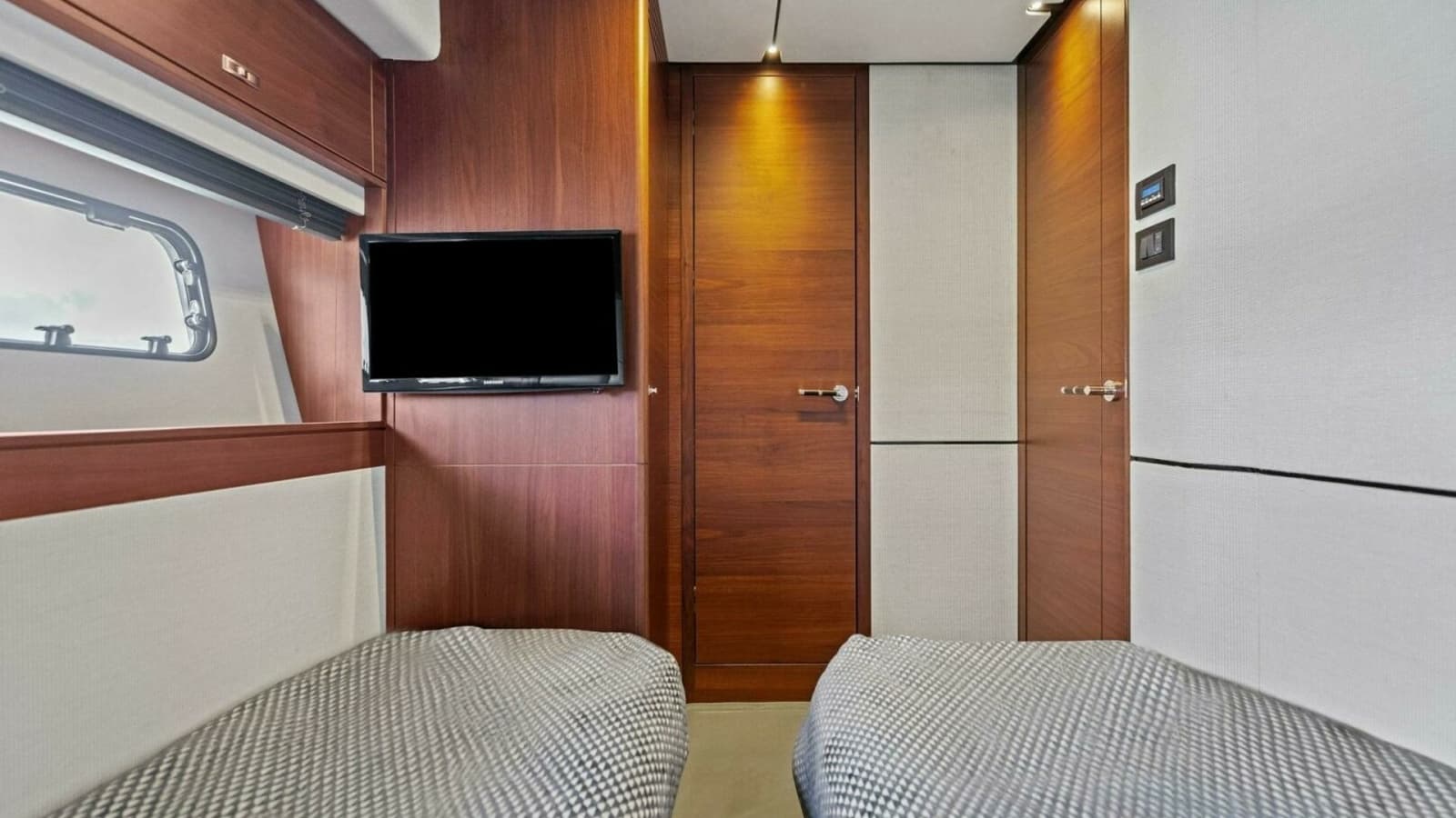 2018 Princess Y75 Motor Yacht
