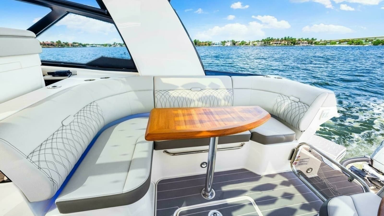 2022 Sea Ray 370 OB