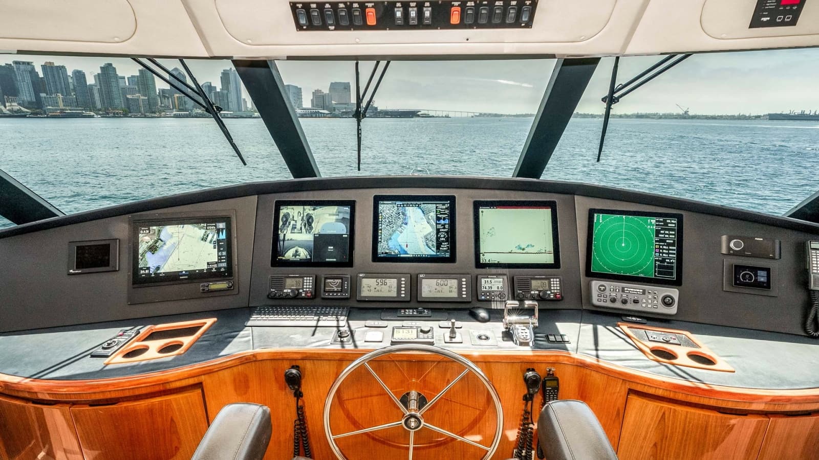 2014 Viking 76 Enclosed Bridge "TRANQUILO" Helm Station