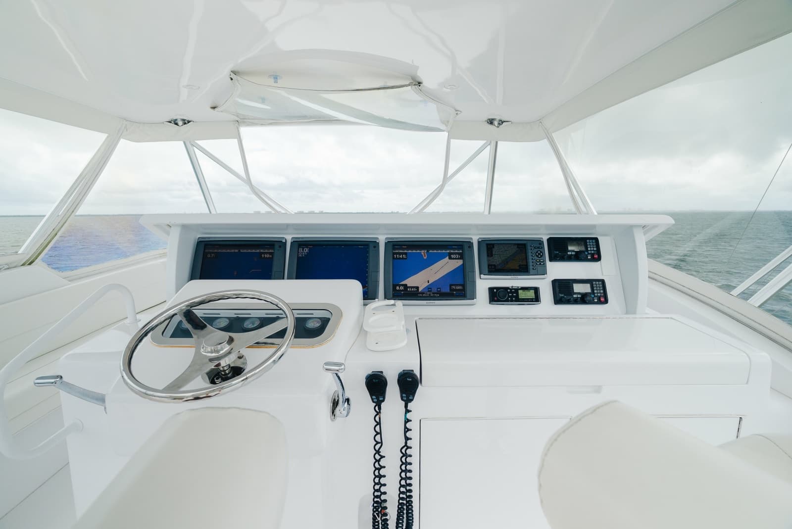 2005 Hatteras 60 Convertible