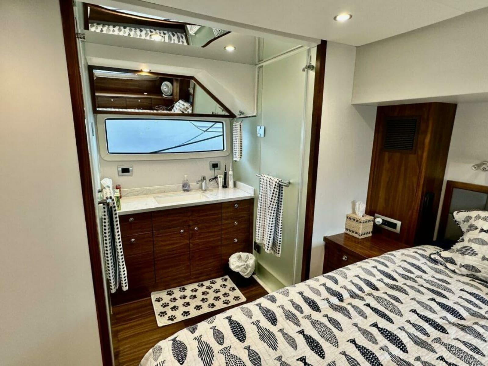 Outer Reef 62 SOUTH  PAWS - Master Stateroom