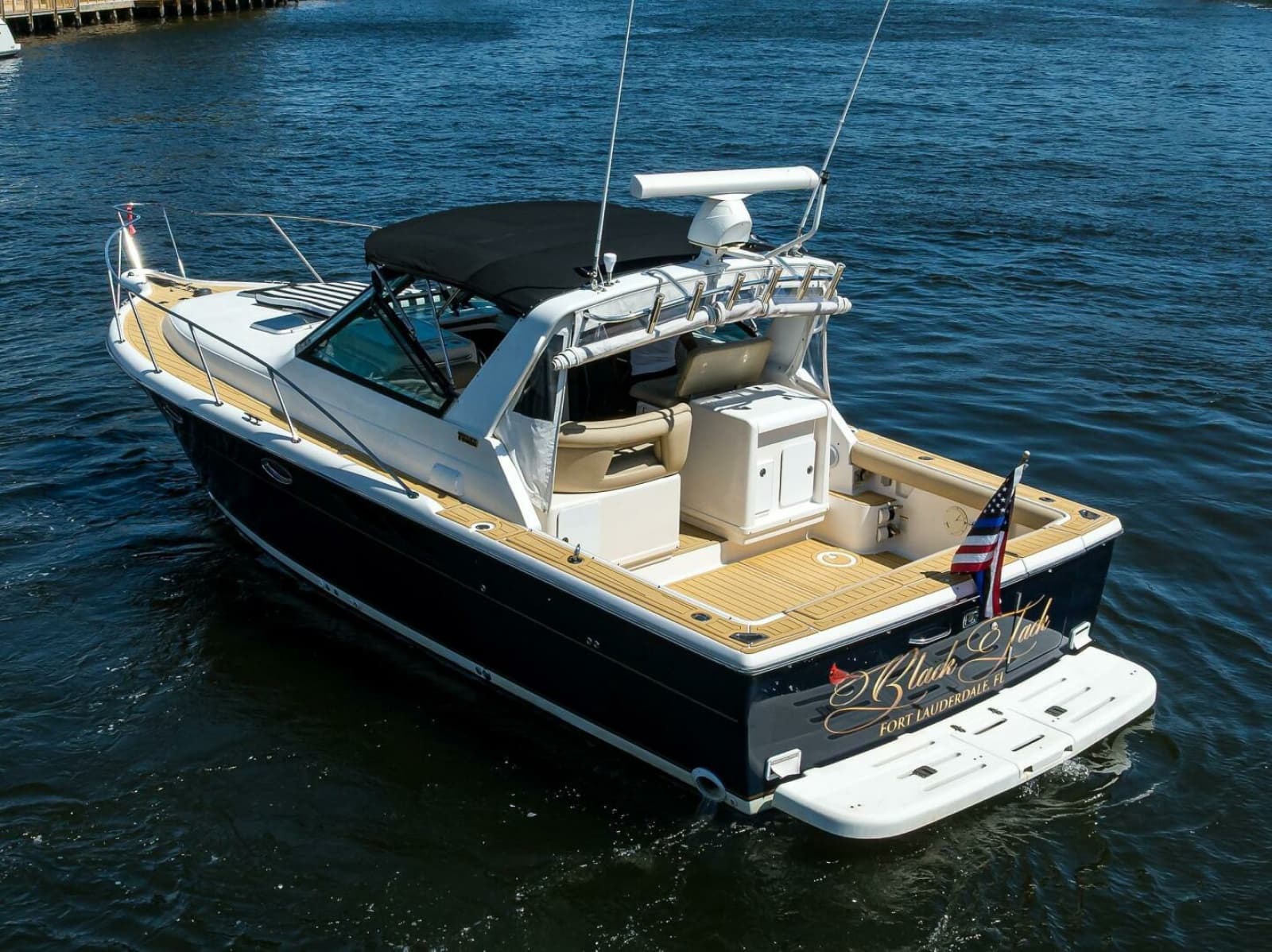 Tiara 3100 LE Black Jack - Profile