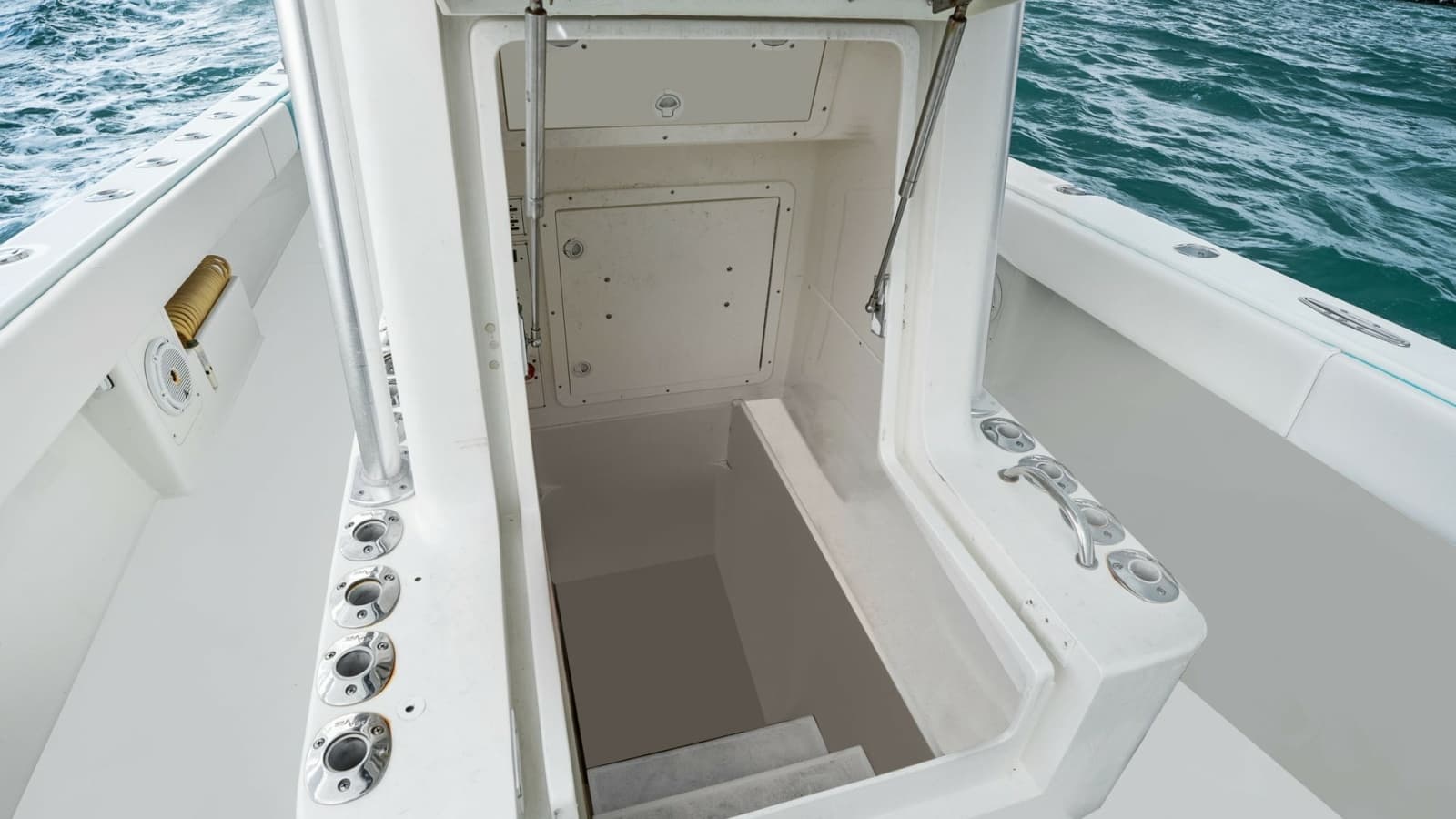 Cockpit Hatch with Step Access