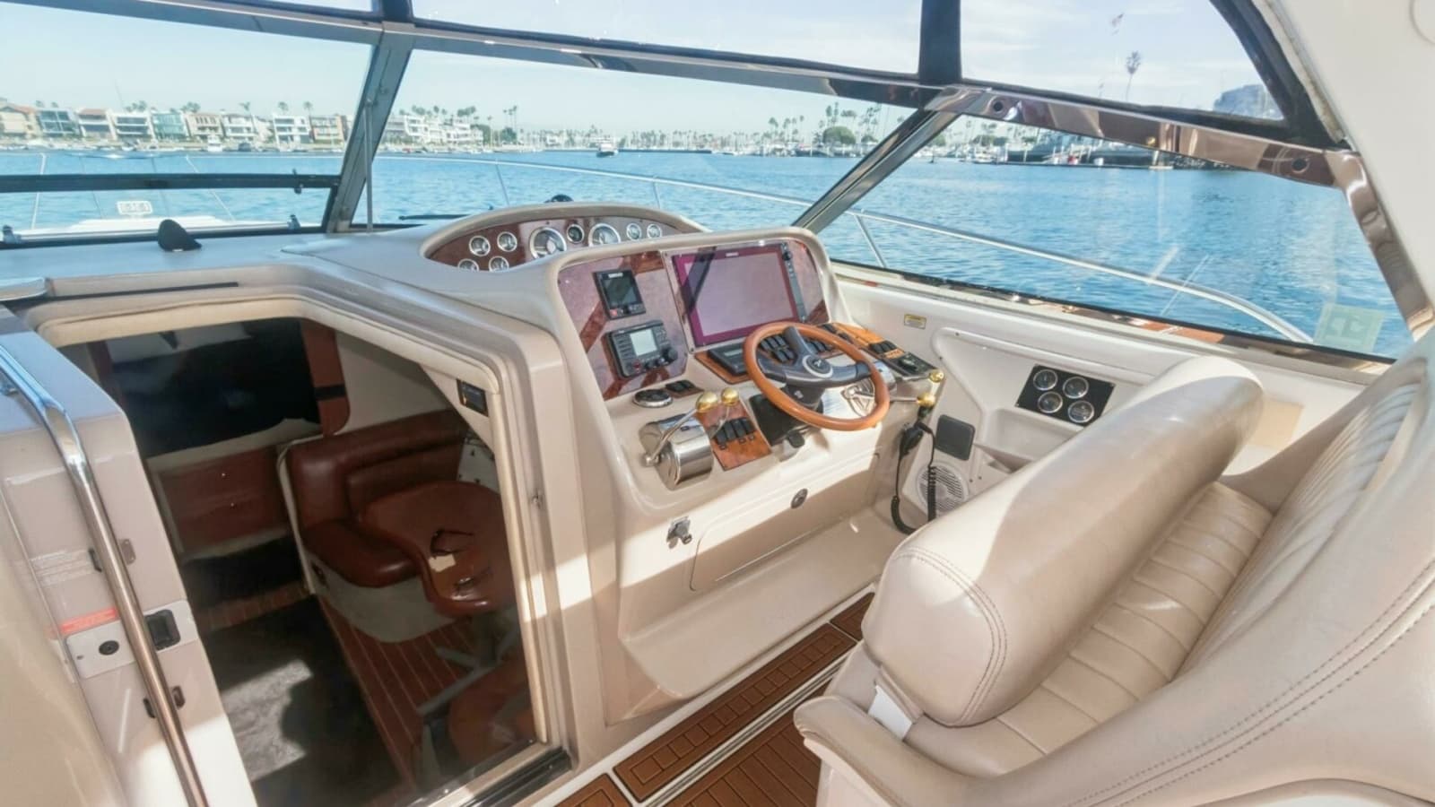 2000 Sea Ray 370 Express Cruiser "Sandie Lee" - Helm Station