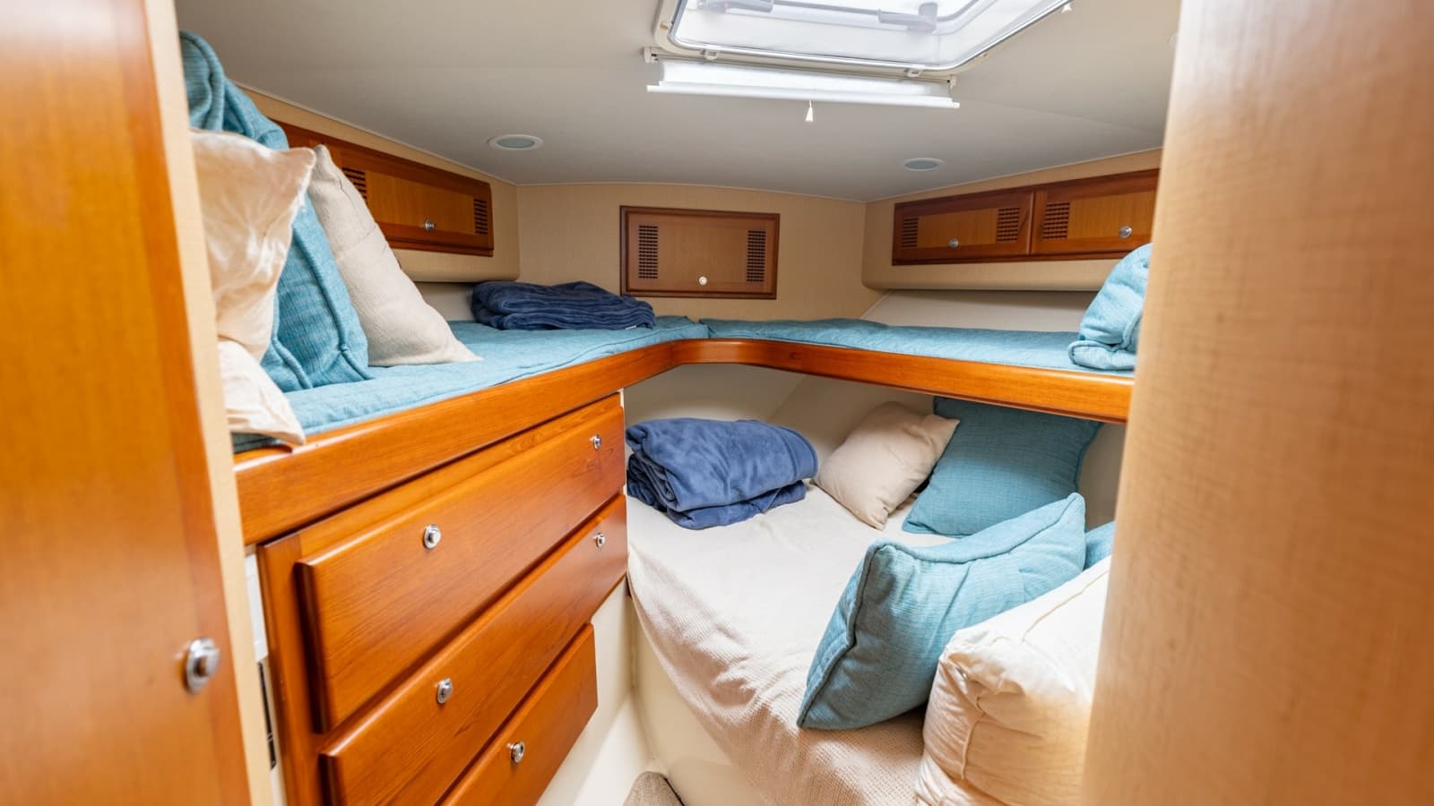 Cozy Forward Stateroom with Twin Berths